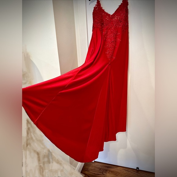 Red Embroidered Spaghetti Strap Gown, Bra inserts added, Size 10 - Picture 3 of 5